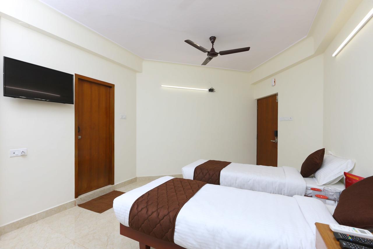Oyo 11433 Kishore Inn Ченнаи Экстерьер фото